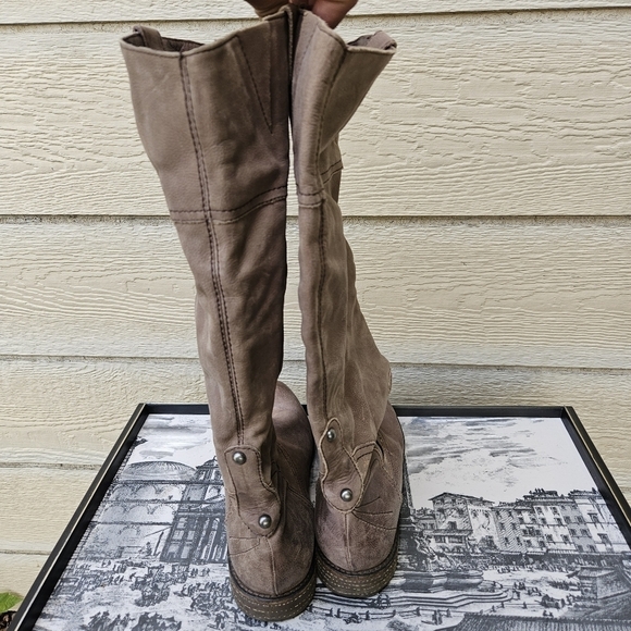 OTBT Petaluma tan taupe pull-on knee-high leather boots 9.5M - Picture 4 of 9